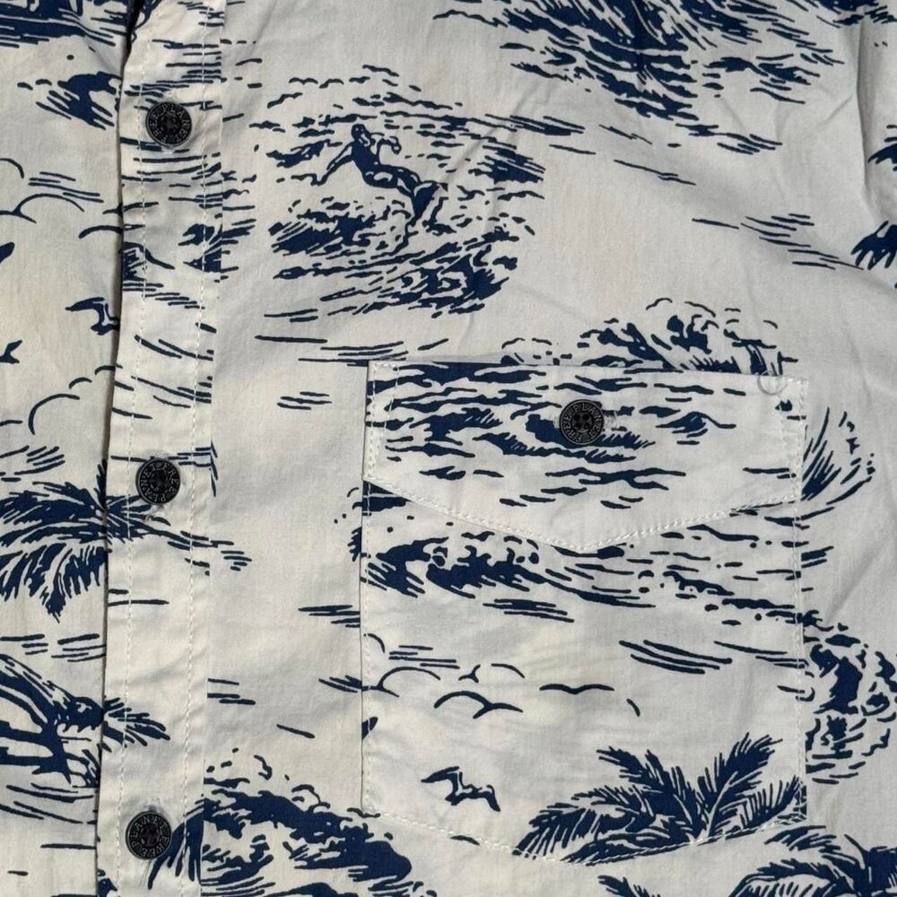 Free planet vintage navy blue and White Islands/waves Hawaiian medium size - Picture 6 of 7